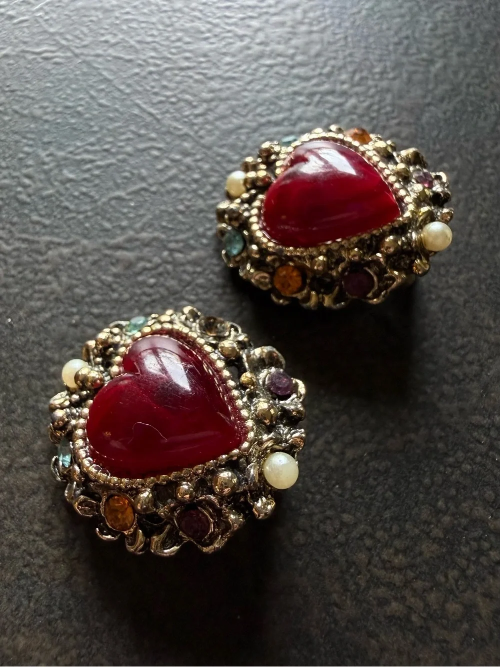 Vintage Red Heart Rhinestone Cluster Clip-on Earrings Mid Century - Picture 4 of 7